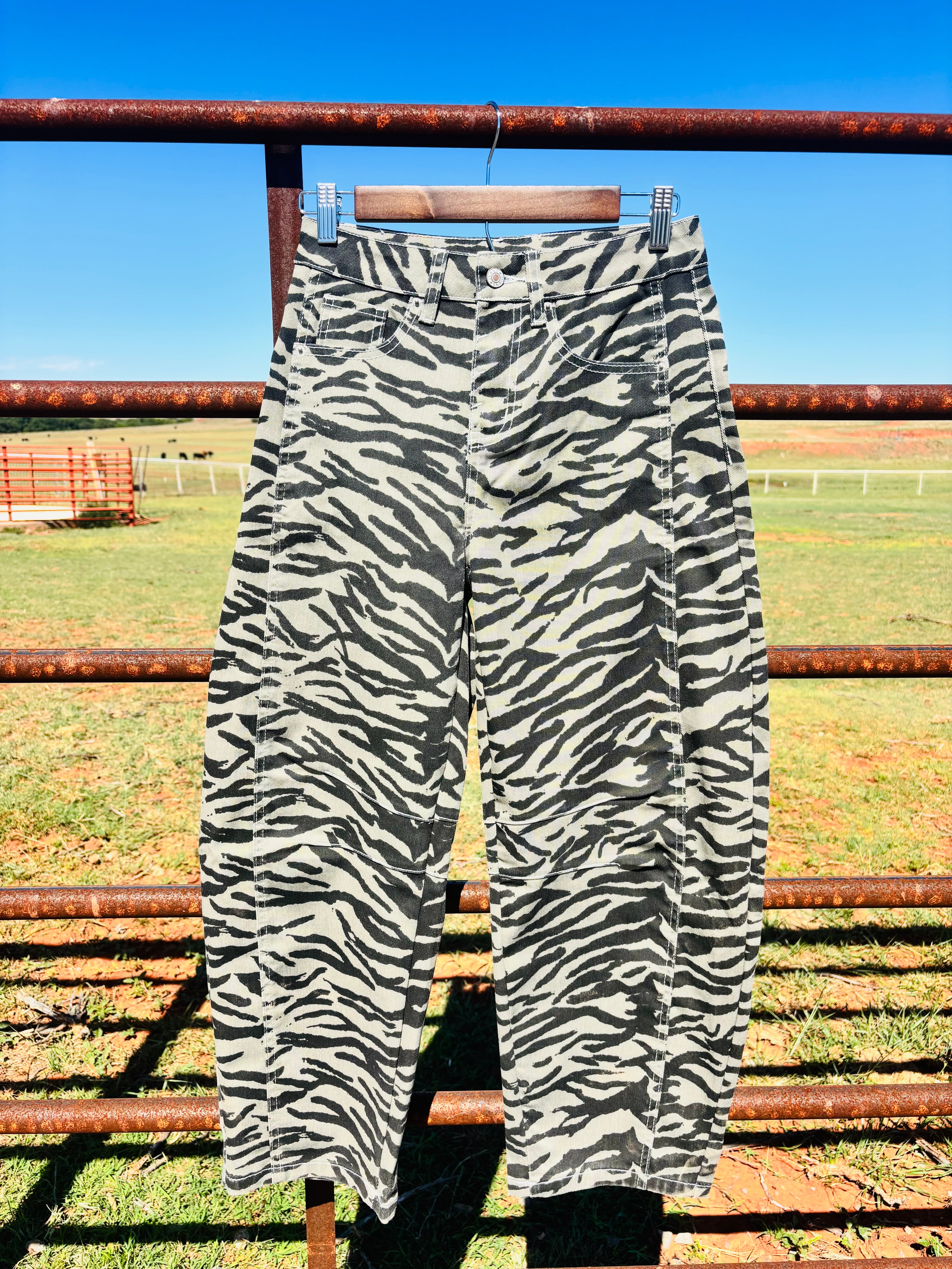 Wild Side Barrel Jeans