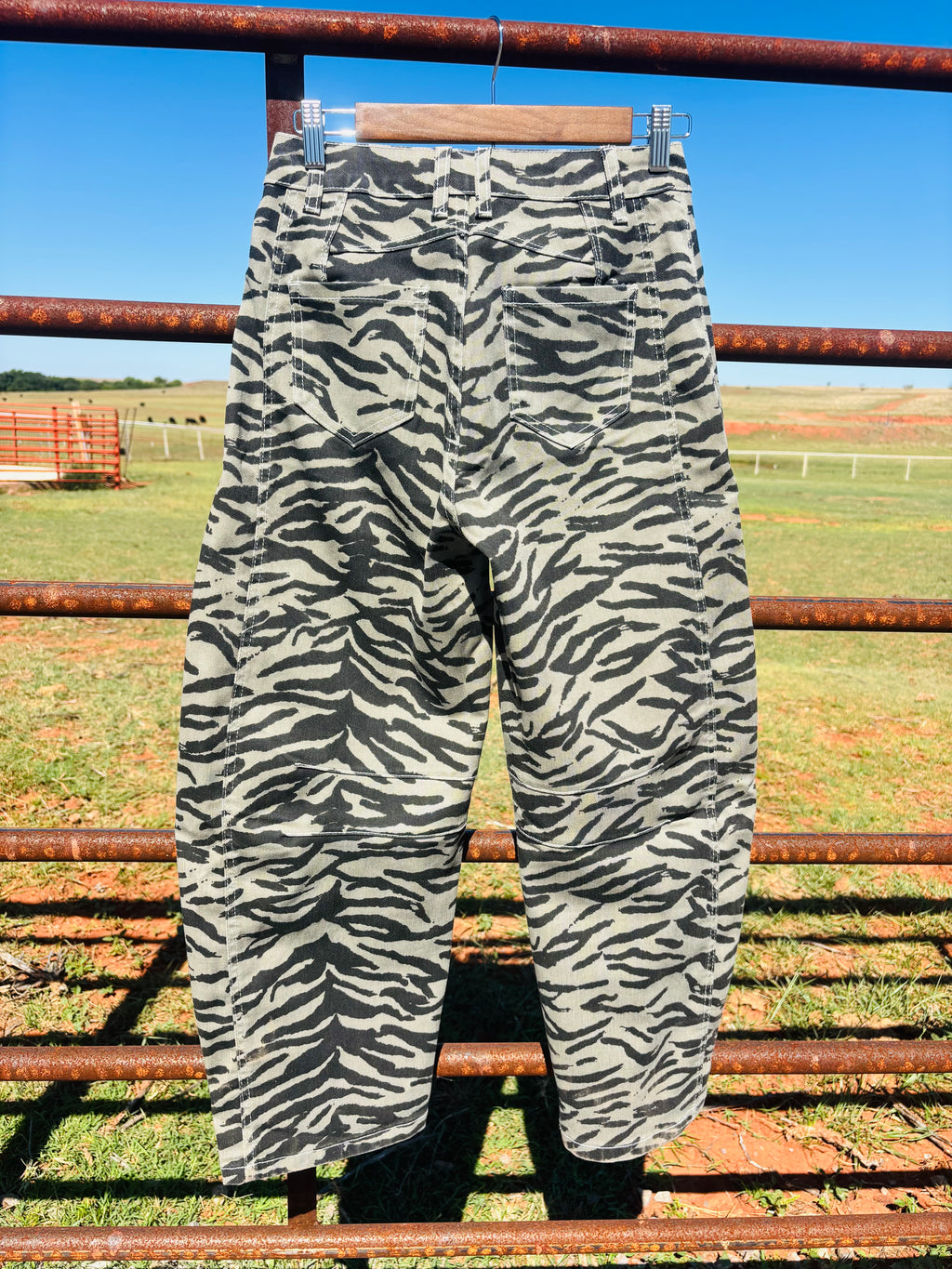 Wild Side Barrel Jeans